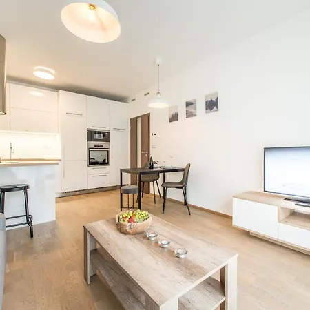 Mozart With Garage Apartamento Praga